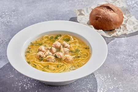 Куриный с фрикадельками и пирожком