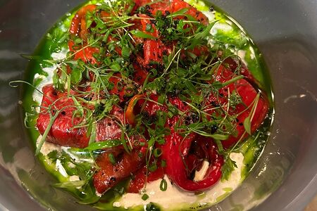 Печеный сладкий перец страчателлой