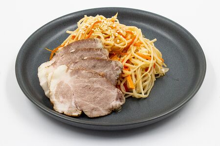 Яичная лапша со свининой