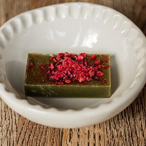 Мини-шоколад белый с матчей и малиной Vegan