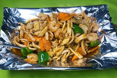 Морепродукты на сковороде