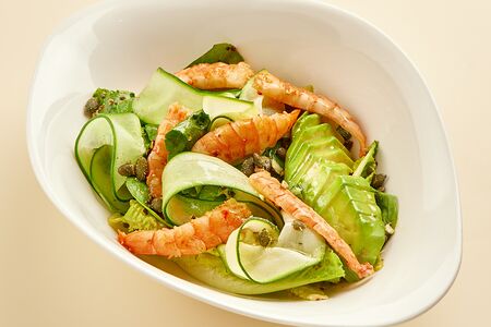 Зеленый салат с креветками