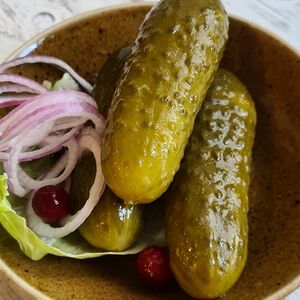 Огурец маринованный