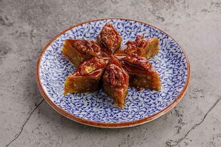 Пахлава с грецким орехом