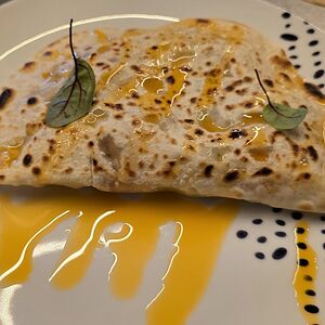 Кутаб с лисичками и горгонзолой