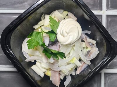 Салат из сельди с яблоком