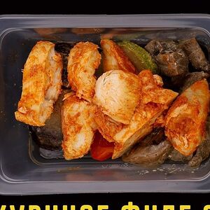 Куриное филе с запечёнными овощами