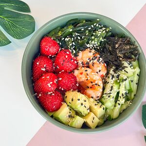 Поке с клубникой Сладкий поцелуй мини