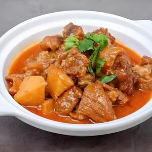 Говядина с картофелем (тушеная)