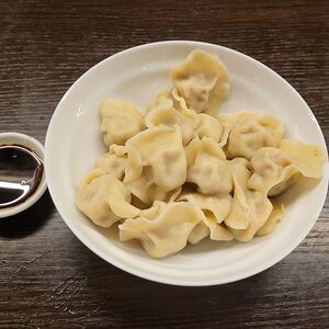 Китайские пельмени с яйцом и луком