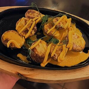 Запеченый картофель-беби с сыром чеддер