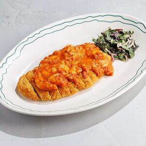 Куриный шницель с томатами и моцареллой