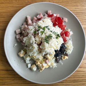 Салат с ветчиной и шампиньонами 