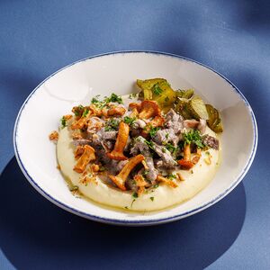 Строганов с лисичками и картофельным пюре