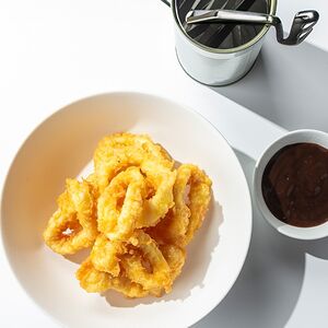 Кольца кальмара в панировке с соусом BBQ