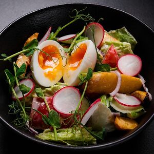 Салат по-деревенски с картофельными дольками