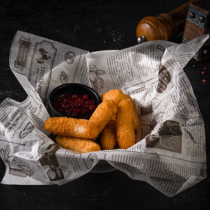 Сырные палочки с брусничным соусом