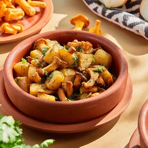 Молодой картофель с лисичками