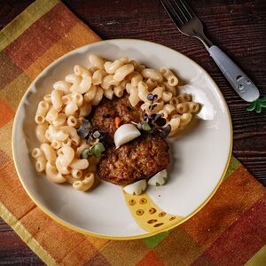 Котлеты из индейки с макаронами в сырном соусе
