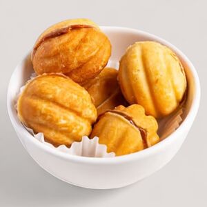 Орешки с варёной сгущёнкой 