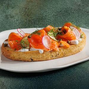Тартин с лососем Gravlax и крем-чизом