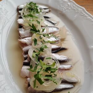 Килька малосольная с пряным маслом 