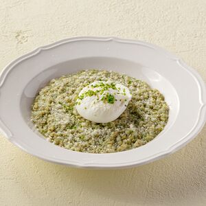 Зеленая греча с песто и яйцом пашот
