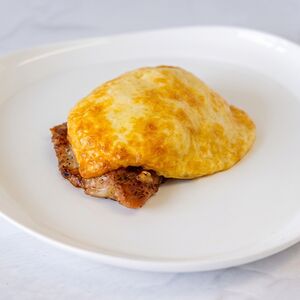 Шницель куриный с сырной шапочкой