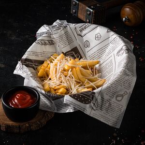 Картофель фри с пармезаном и кетчупом