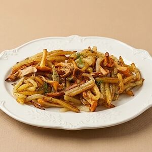 Жареные лисички с картофелем