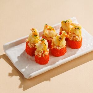 Запеченный ролл с кальмаром и хрустящей креветкой