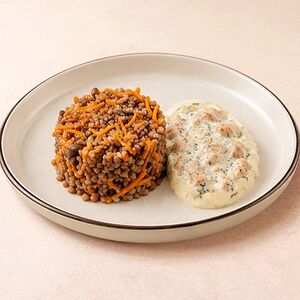 Курочка в сливочном соусе с гречкой морковью и луком 120/150 г