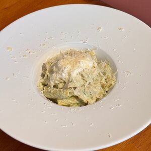 Сливочная паста с песто, страчателлой и курицей 