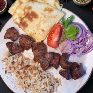 Шашлык из баранины с гарниром