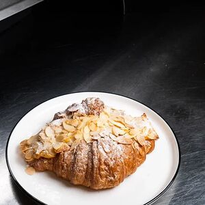 Миндальный круассан