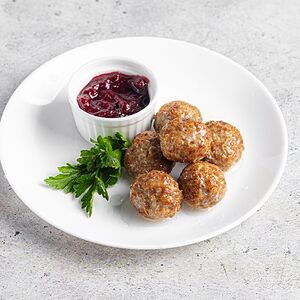 Фрикадельки мясные с брусничным соусом