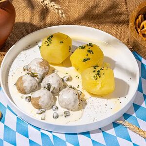 Кенигсбергские клопсы с молодым картофелем
