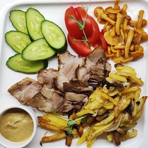 Буженина с жареным картофелем
