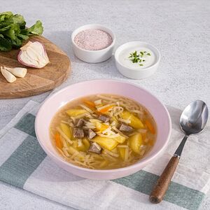 Мясной суп с лапшой 