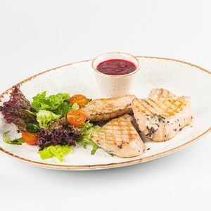 Филе индейки с клюквенным соусом