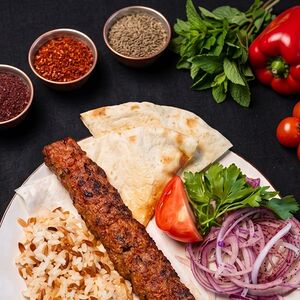 Мини урфа-кебаб с гарниром