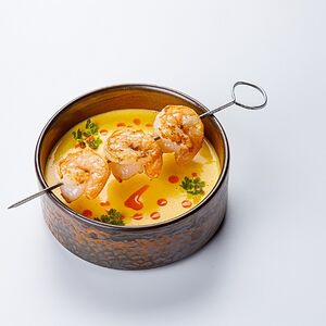 Сливочный крем-суп с овощами и подкопченным лососем                                             