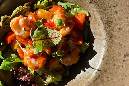 Овощной с креветками и кедровыми орешками