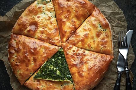 Хачапури со шпинатом и сыром