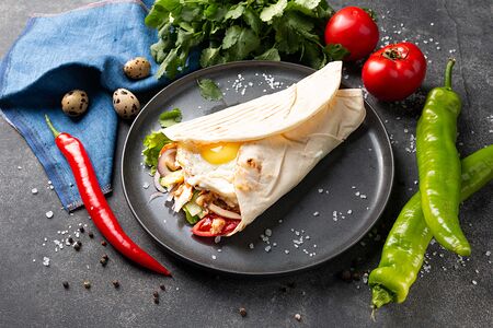 Шаурма в пите с яйцом