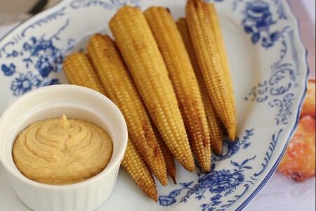 Запеченная мини-кукуруза