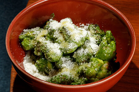 Цветная капуста с песто и пекорино