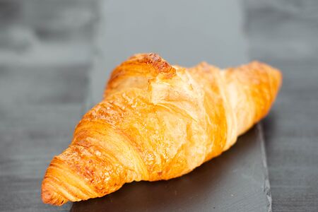 Круассан с заварным кремом