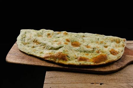 Паратха со шпинатом и веган сыром