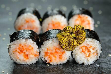 Малый ролл замес с креветкой